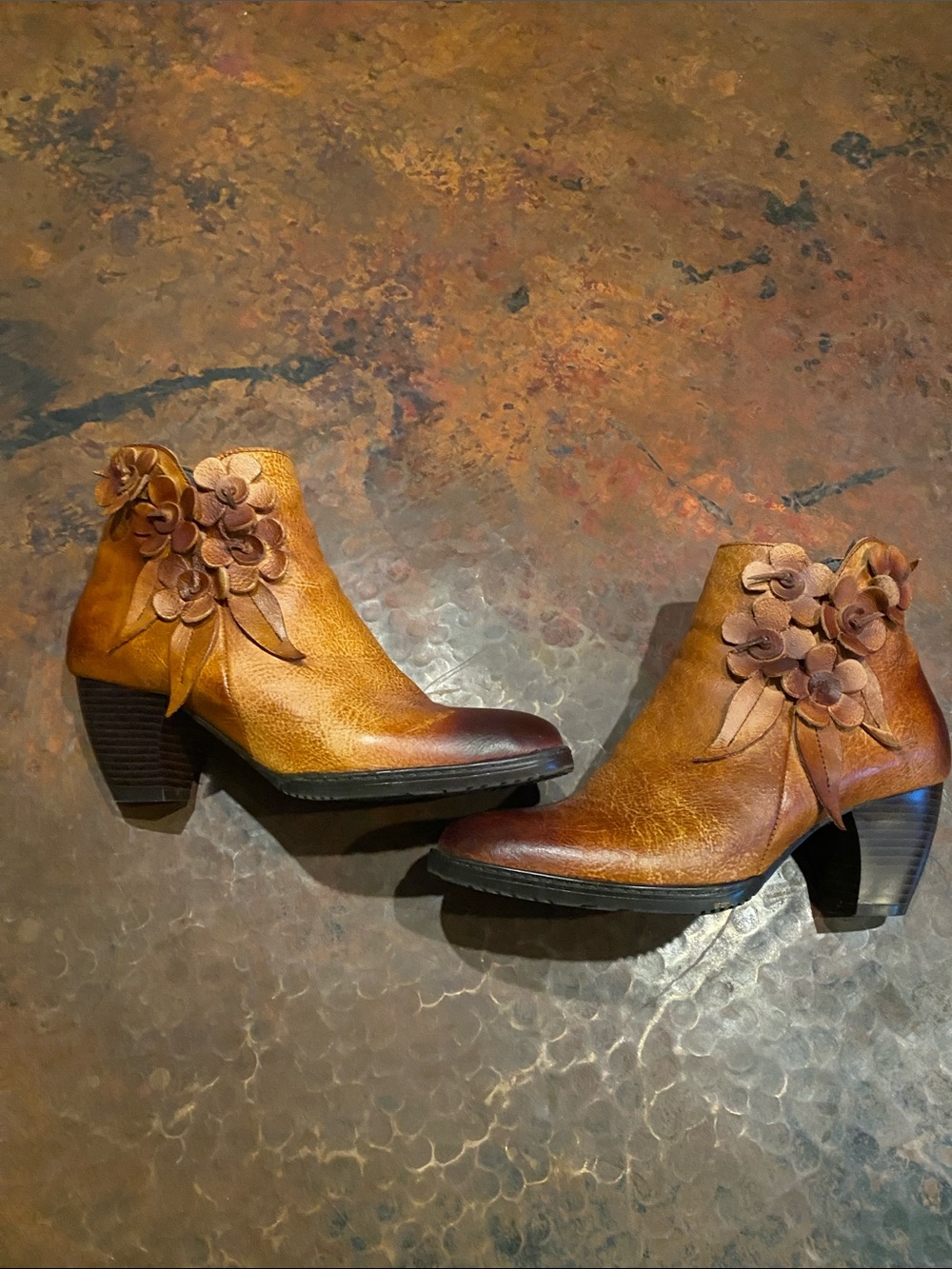 Handmade Socofy Floral Appliqué Leather Ankle Booties in Cognac Brown size 40
